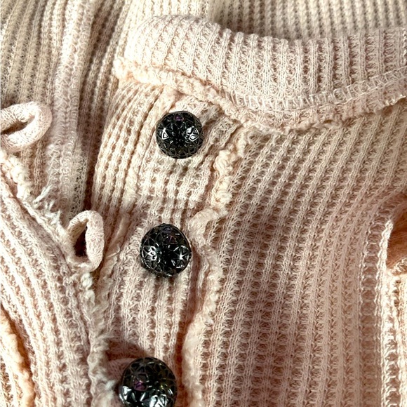 Lucky Brand Women’s Size XS Waffle Knit/ Cable Knit Sleeve Button Up Top - Picture 4 of 10